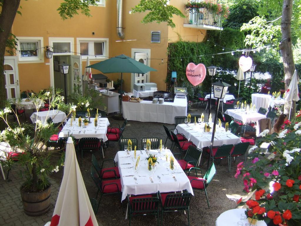 Hotel-Gasthof Martinek Baden Eksteriør billede
