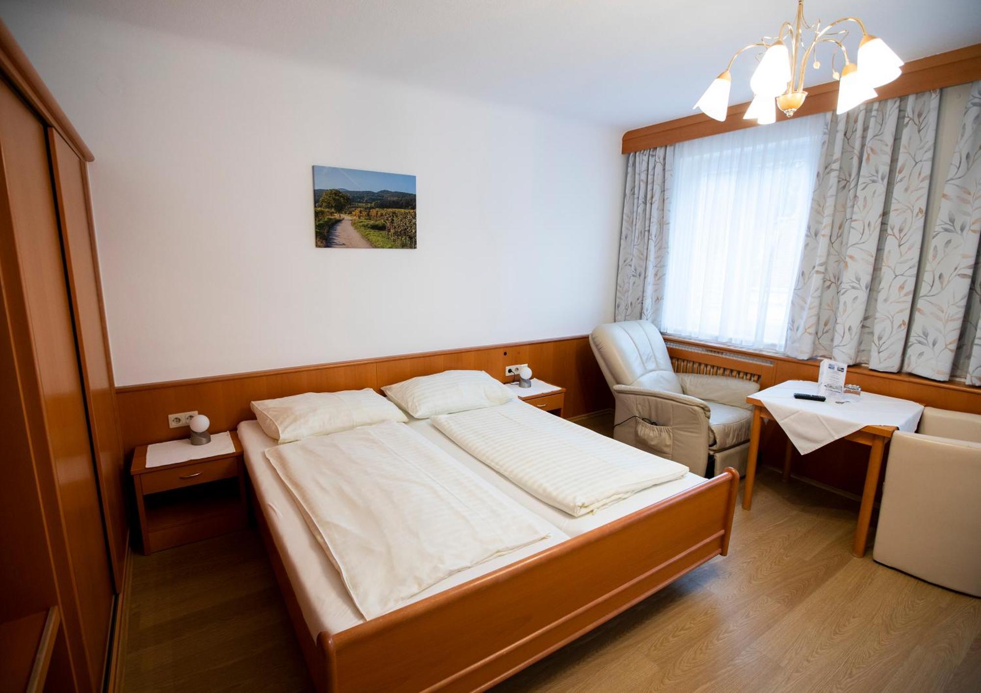 Hotel-Gasthof Martinek Baden Eksteriør billede
